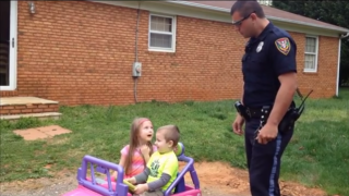 Kids 'Pulled Over' by Cop Dad Offer Hilarious Commentary During Getaway
